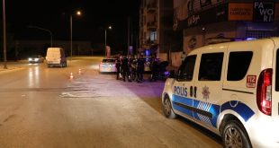 Denizli'de "dur" ihtarına uymayıp polise çarparak kaçan zanlı kovalamaca sonucu yakalandı