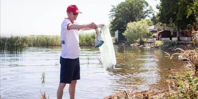 Doğa dostu Aras Kargo çalışanları Sapanca Gölü kıyılarını temizledi