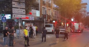 İzmir Buca'da minibüsün otomobille çarpışması sonucu 1 kişi öldü