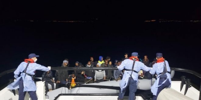 İzmir ilçelerinde toplam 388 sığınmacı kurtarıldı