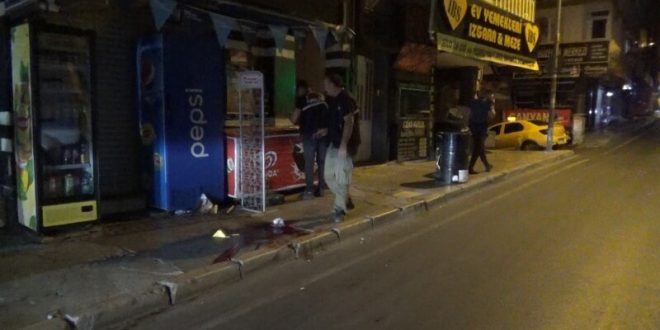 İzmir Karabağlar ilçesinde bıçaklı kavga : 1 ölü