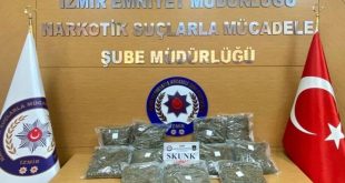 İzmir Kemalpaşa'da otomobilde uyuşturucu madde ele geçirildi, 3 şüpheli gözaltına alındı