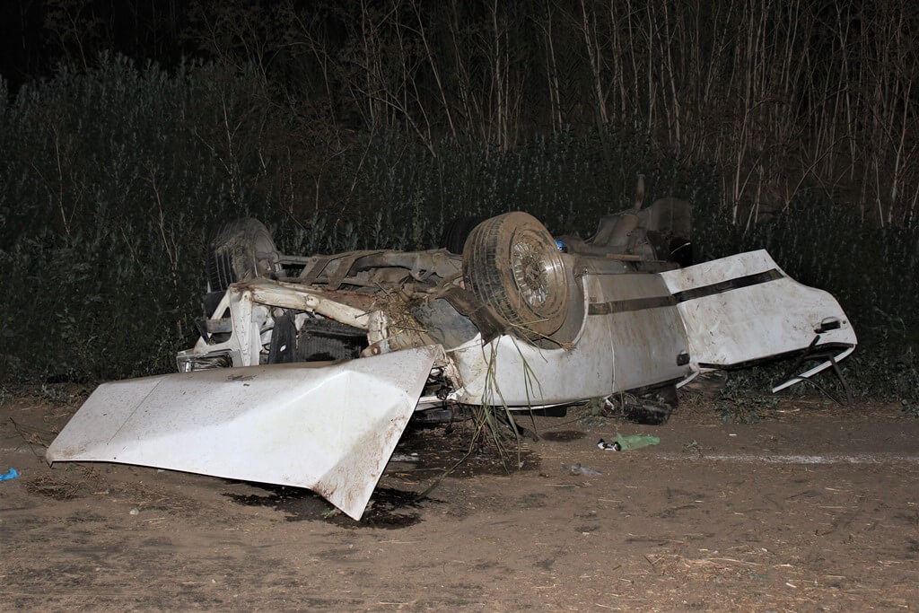 İzmir Ödemiş'te otomobilin takla atması sonucu 2'si ağır 3 kişi yaralandı