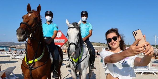 İzmir sahillerinin güvenliği jandarmanın atlı birliklerine emanet