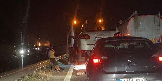 İzmir Selçuk ilçesinde tır kazasında yanan tırın sürücüsü öldü