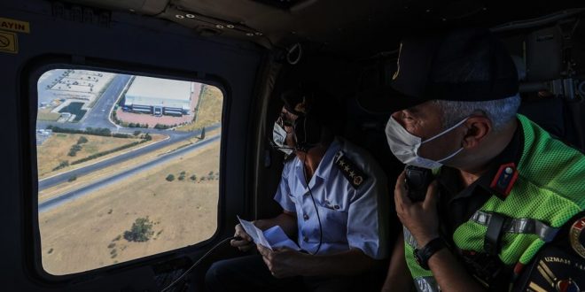 İzmir'de jandarmadan helikopterle trafik denetimi