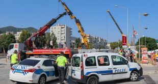 İzmir'de metro inşaatındaki boşluğa düşen otomobilin sürücüsü hayatını kaybetti