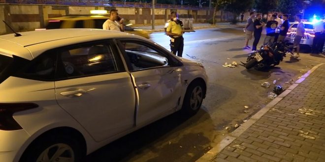 İzmir'de motosikletle otomobilin çarpışması sonucu 2 kişi yaralandı