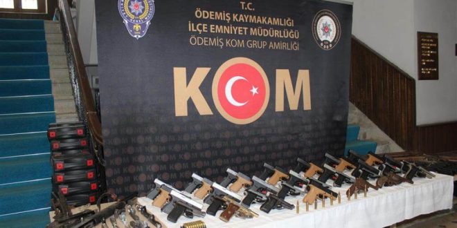 İzmir'in Ödemiş ilçesinde silah kaçakçılığı operasyonu: 2 gözaltı