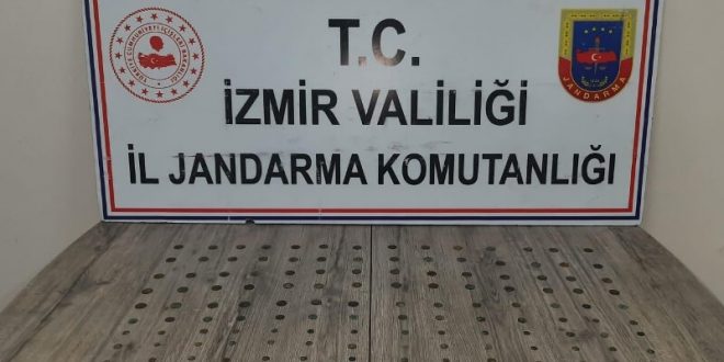 İzmir'in Torbalı ilçesinde 139 gümüş sikke ele geçirildi, 5 kişi yakalandı