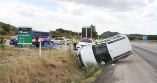 Manisa'da otomobilin devrilme anı güvenlik kamerasında