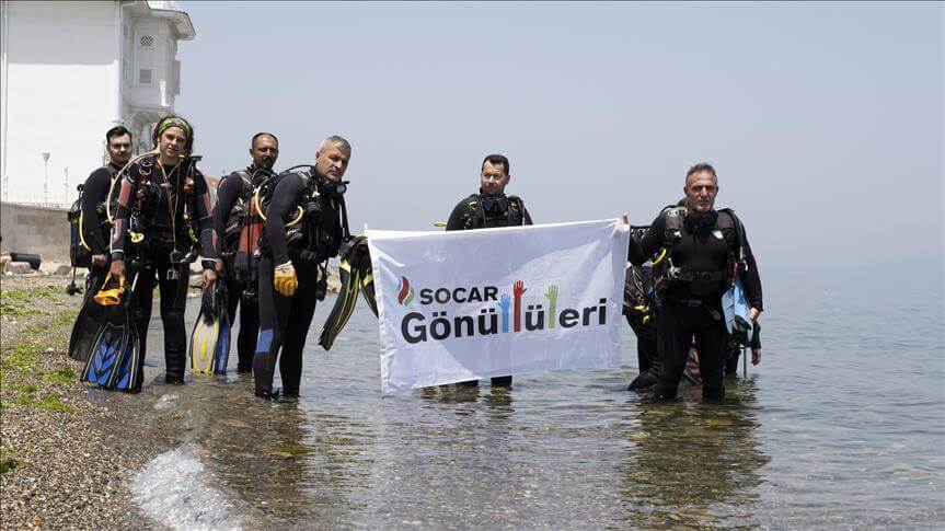 SOCAR Gönüllüleri Marmara Denizi'nde müsilaj ve çöp temizliği yaptı