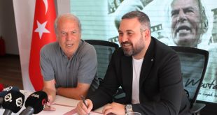 Altay, teknik direktör Mustafa Denizli ve yeni futbolcular için imza töreni düzenledi