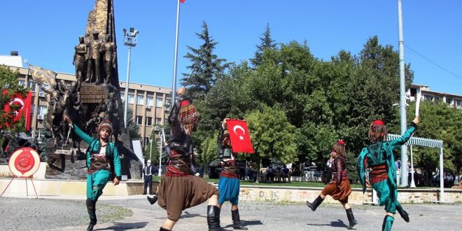 Ege illerinde 30 Ağustos Zafer Bayramı kutlanıyor