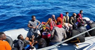 İzmir Dikili'de 19 düzensiz göçmen yakalandı