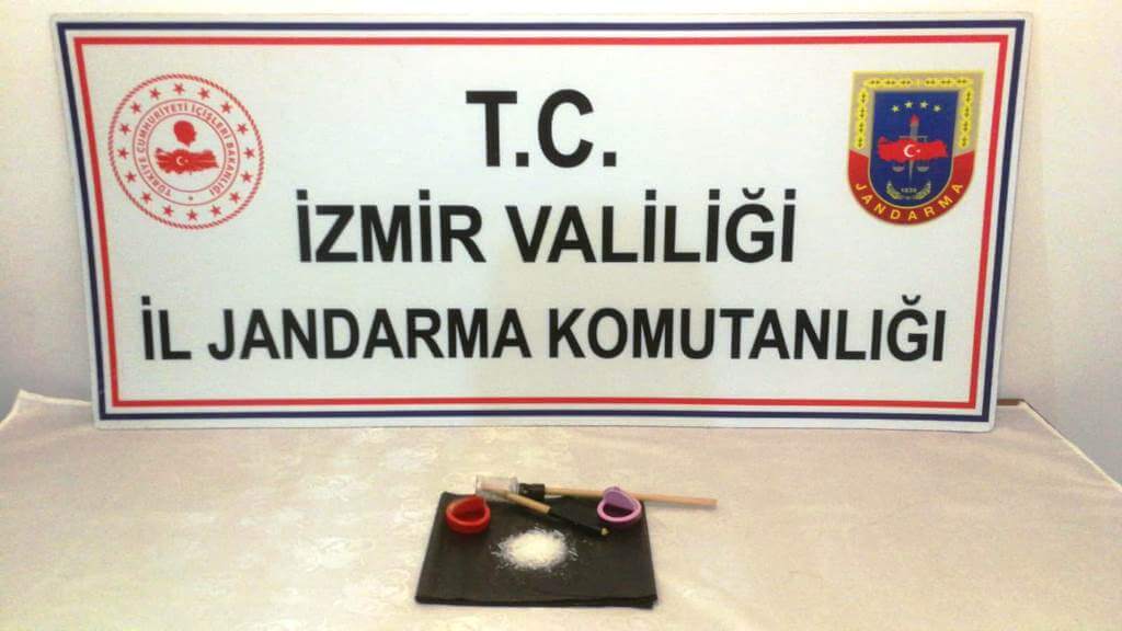 İzmir'de düzenlenen uyuşturucu operasyonlarında 20 şüpheli yakalandı