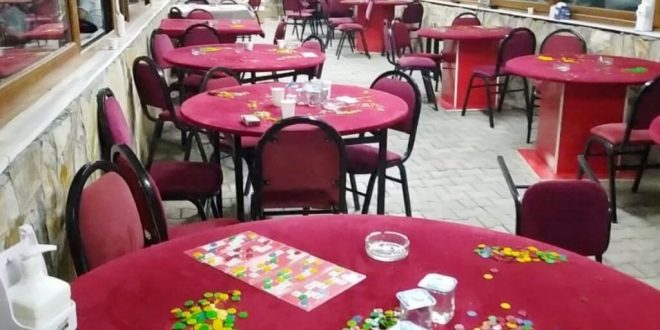 İzmir'de kumar oynayan 32 kişiye 41 bin lira ceza kesildi