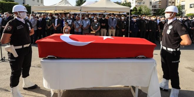 İzmir'de trafik kazasında şehit olan polis memuru Okçu, son yolculuğa uğurlandı