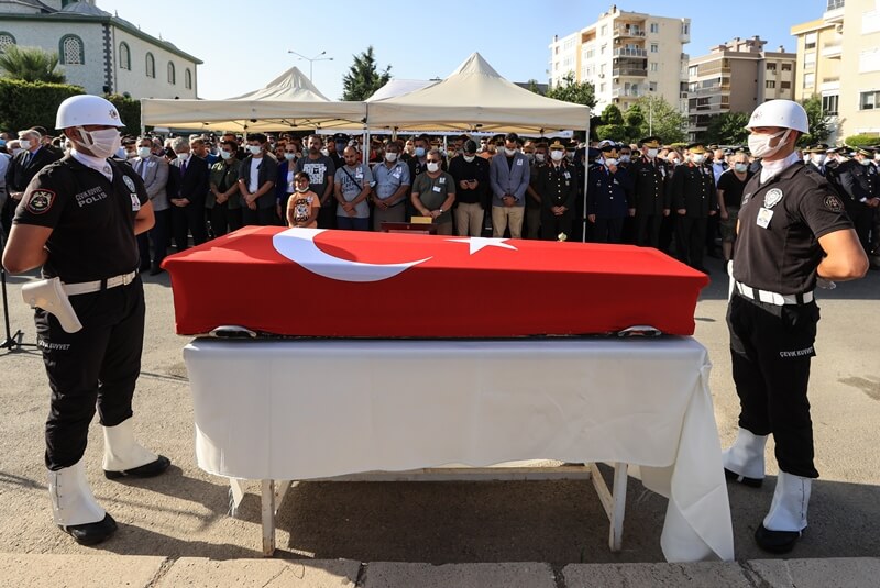 İzmir'de trafik kazasında şehit olan polis memuru Okçu, son yolculuğa uğurlandı