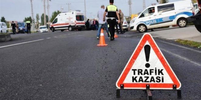 İzmir'de otomobiliyle otoyol gişesine çarpan hakim hayatını kaybetti