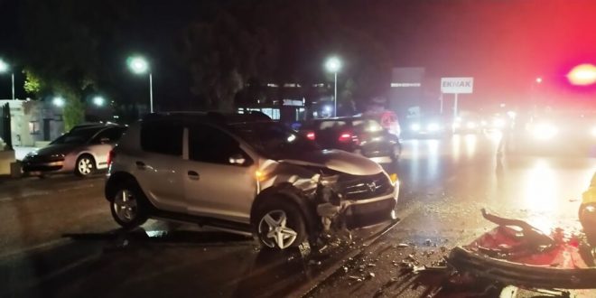 Kemalpaşa'da otomobille hafif ticari aracın çarpıştığı kazada 4 kişi yaralandı