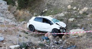 Kütahya'da şarampole devrilen otomobildeki 1 kişi öldü, 1 kişi yaralandı