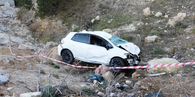 Kütahya'da şarampole devrilen otomobildeki 1 kişi öldü, 1 kişi yaralandı