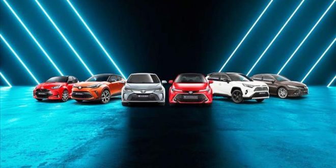 Toyota, düşük emisyon rekoru kıran hibritleriyle Autoshow 2021'de yerini aldı