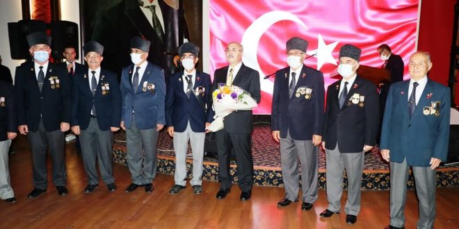 İzmir'de Cumhuriyet Bayramı kutlandı