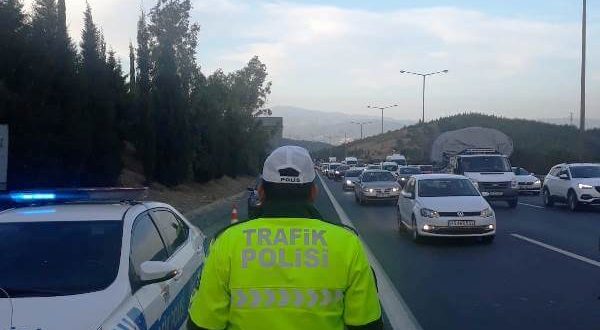 İzmir'de drone ile trafik denetiminde 65 sürücüye ceza kesildi