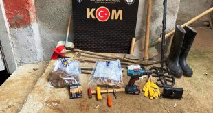 İzmir'in Ödemiş ilçesinde kaçak kazı operasyonunda 3 kişi yakalandı