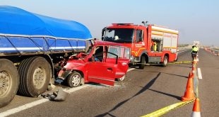 Manisa'da park halindeki tıra çarpan otomobilin sürücüsü öldü