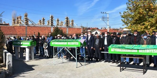 Afyonkarahisar'da otomobile ateş açılması sonucu ölen 4 kişinin cenazeleri defnedildi