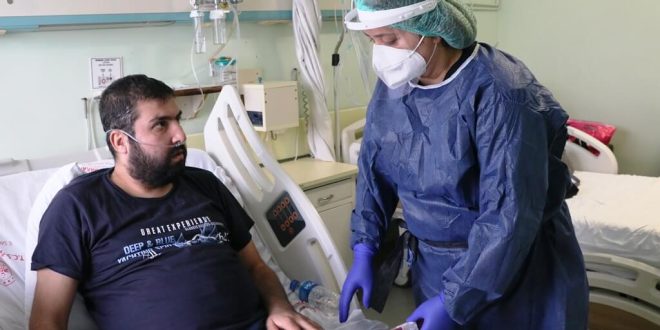 Aşı karşıtı olarak girdiği Kovid-19 servisinden aşı gönüllüsü olarak çıktı