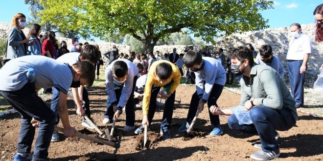 Beçin Antik Kenti'nde öğrenciler kazı yaptı