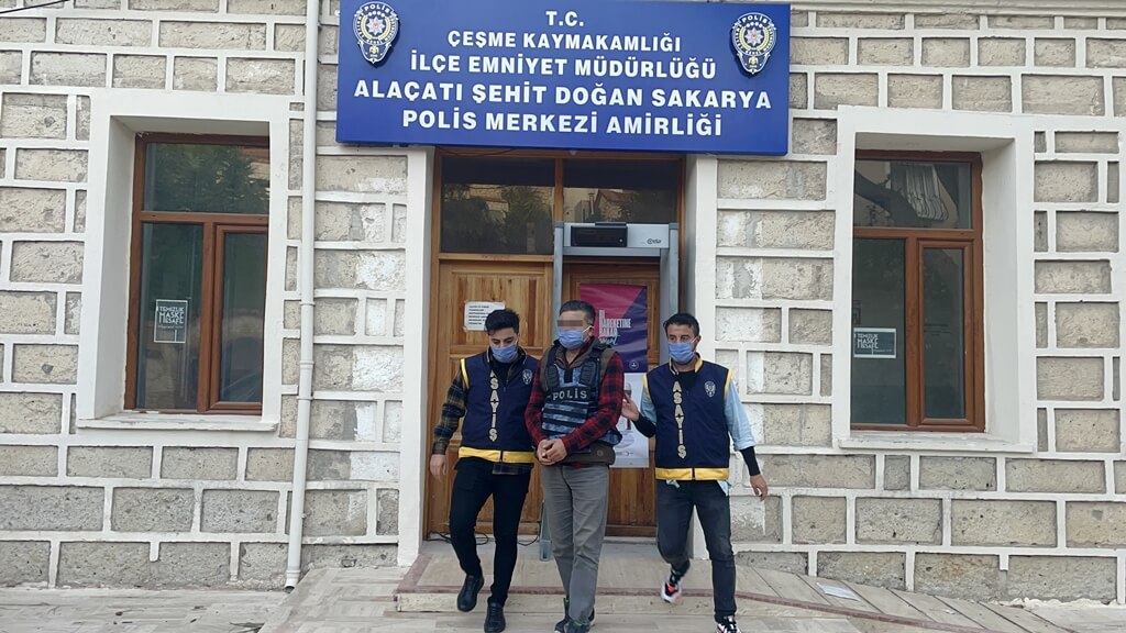İzmir'de av tüfeğiyle eşini yaralayıp bir kişiyi öldüren şüpheli gözaltına alındı