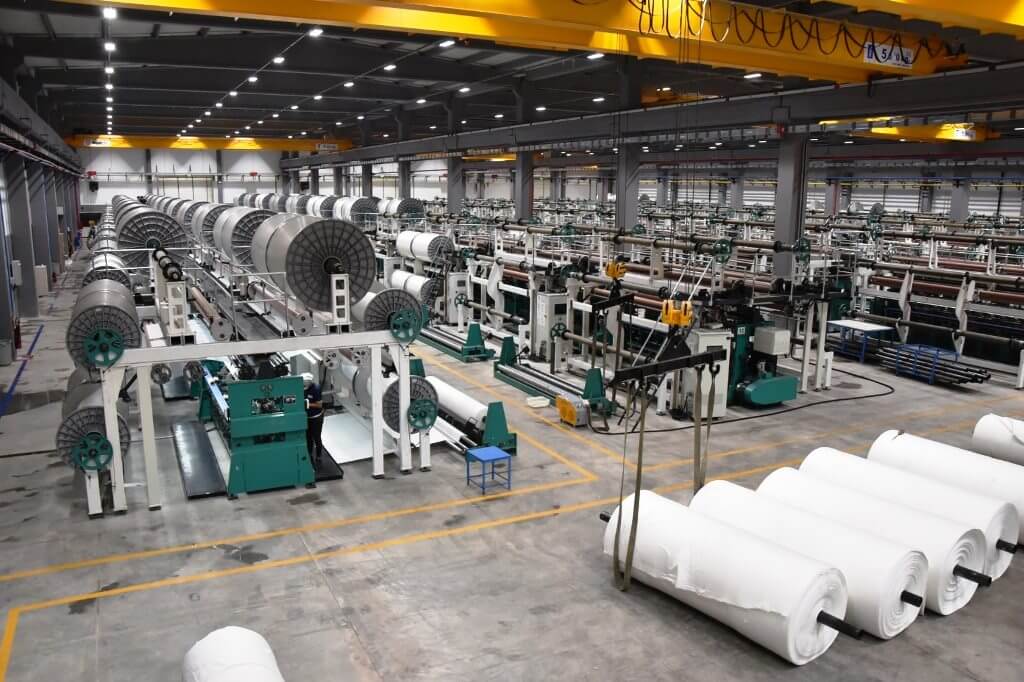 İzmir'de faaliyetini durduran mobilya tesisinde ev tekstili üretimine başlandı