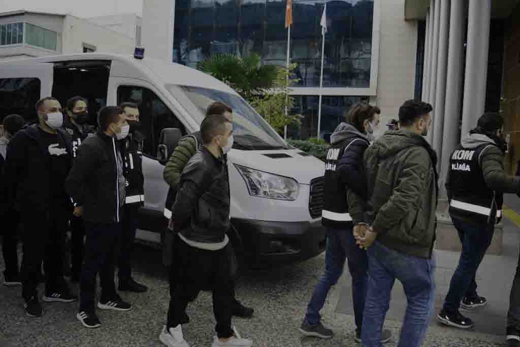 İzmir'in Menemen İlçesinde silah kaçakçılığında 7 tutuklama