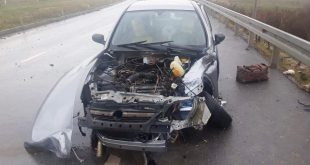 Manisa Saruhanlı İlçesinde kamyonet ile otomobil kazasında 3 kişi yaralandı