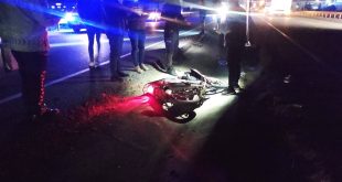 Manisa'da refüje devrilen motosikletin sürücüsü ağır yaralandı