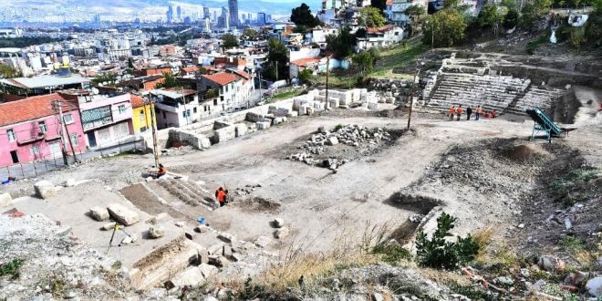 Smyrna Antik Kenti'ndeki tiyatroda "sanatçı tuvaleti" bulundu