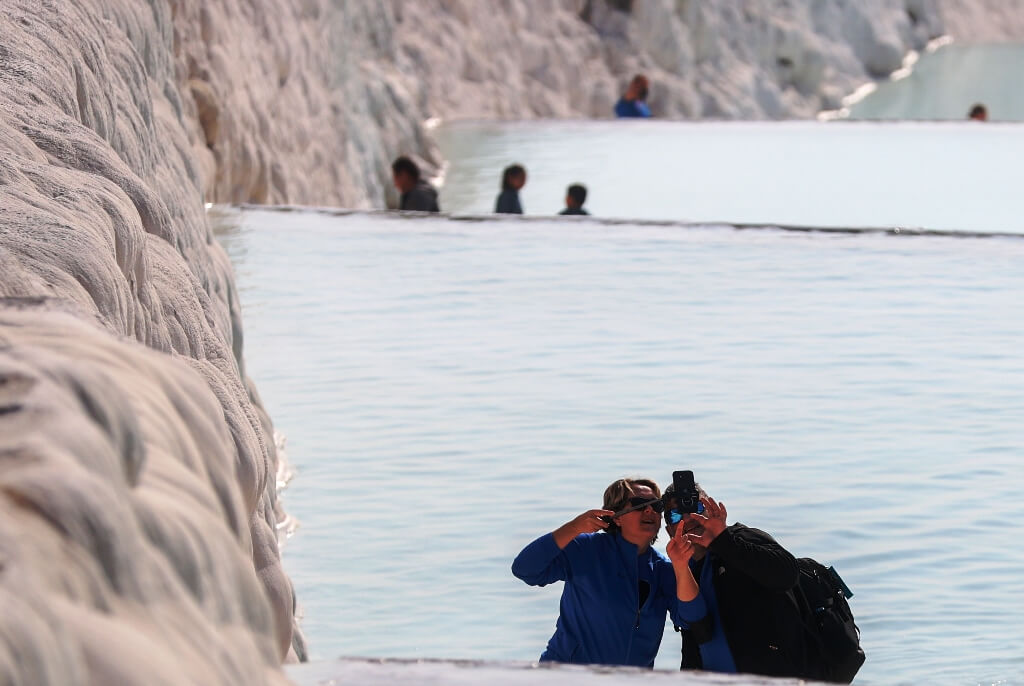 Sonbaharın cazibe merkezi Pamukkale turistleri cezbediyor