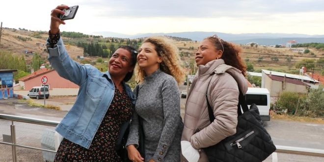 Türkiye'de ve Almanya'da yaşayan Afrika kökenliler İzmir'de buluştu