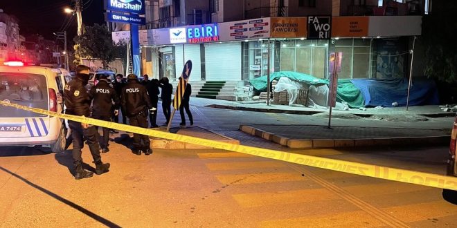 İzmir Bornova İlçesinde düğünde "halay başı olma" tartışmasından kavgada 3 kişi bıçaklandı