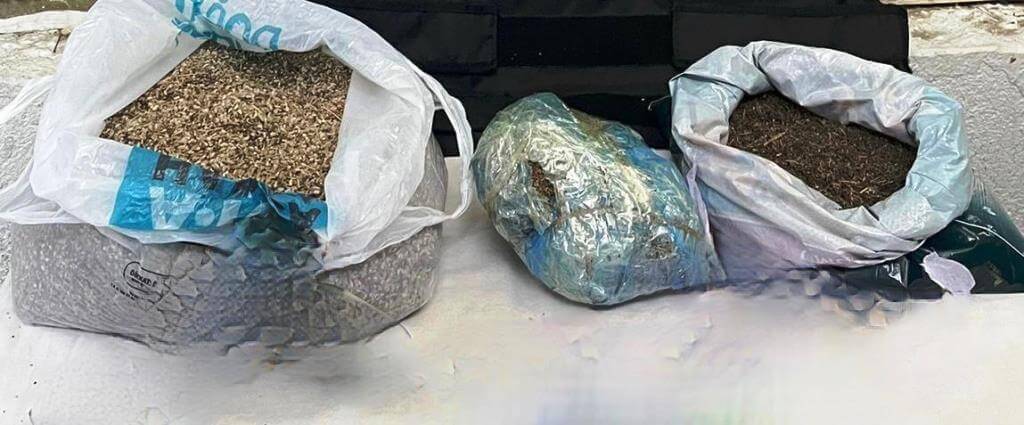 İzmir Konak'ta çantasında uyuşturucu bulunan şüpheli tutuklandı