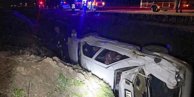 İzmir Tire'de otomobilin devrilmesi sonucu 1 kişi öldü, 2 kişi yaralandı
