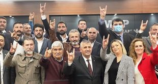 İzmir'de CHP ve İYİ Parti'den istifa eden 73 kişi MHP'ye katıldı