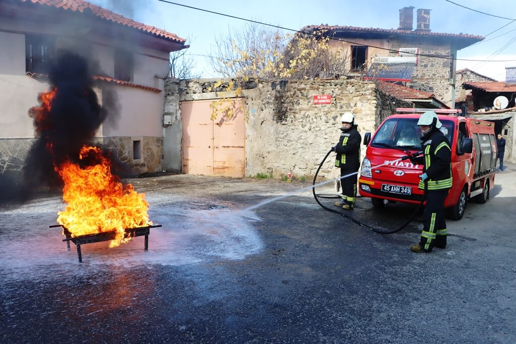 Manisa Kula ilçesinde bulunan Tarihi Kula evleri için yangın tatbikatı yapıldı