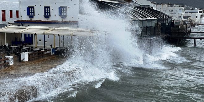 Muğla'da rüzgar ve sağanak etkili oluyor