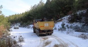 Bayındır Belediyesinin karla mücadele çalışmaları sürüyor